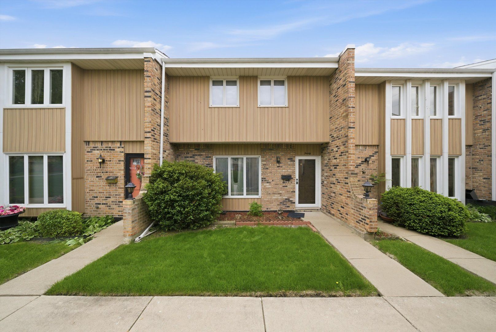 20 Ottawa Court — Justice, IL 60458