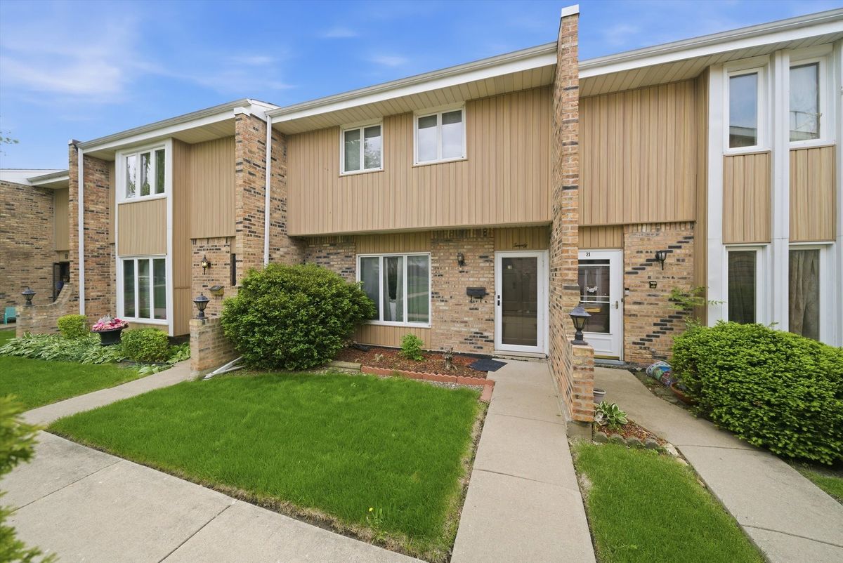 20 Ottawa Court, Justice, IL 60458