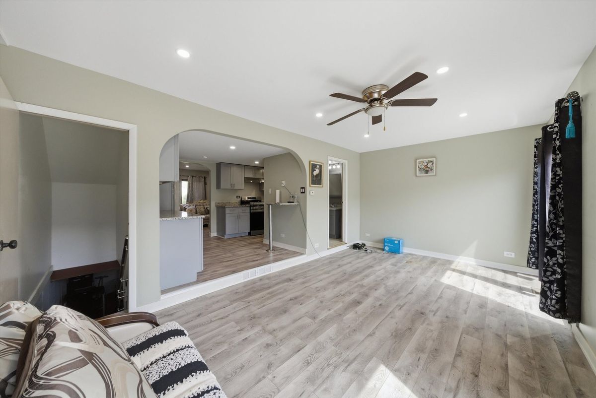 20 Ottawa Court, Justice, IL 60458