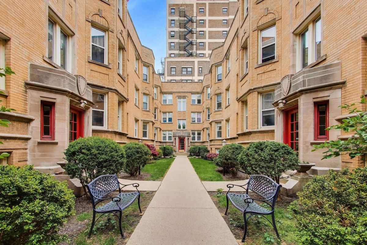 6813 Lakewood Avenue, Chicago, IL 60626