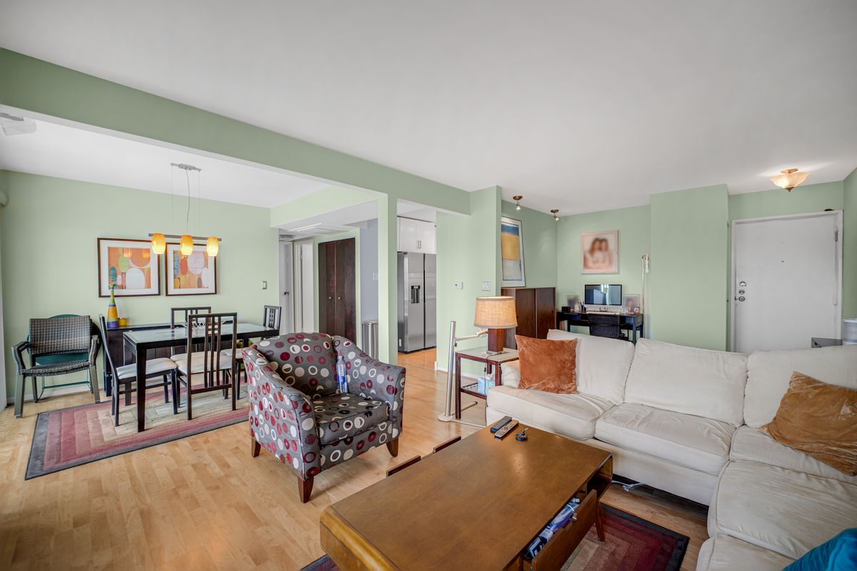 10735 W 5th Avenue #404, Countryside, IL 60525