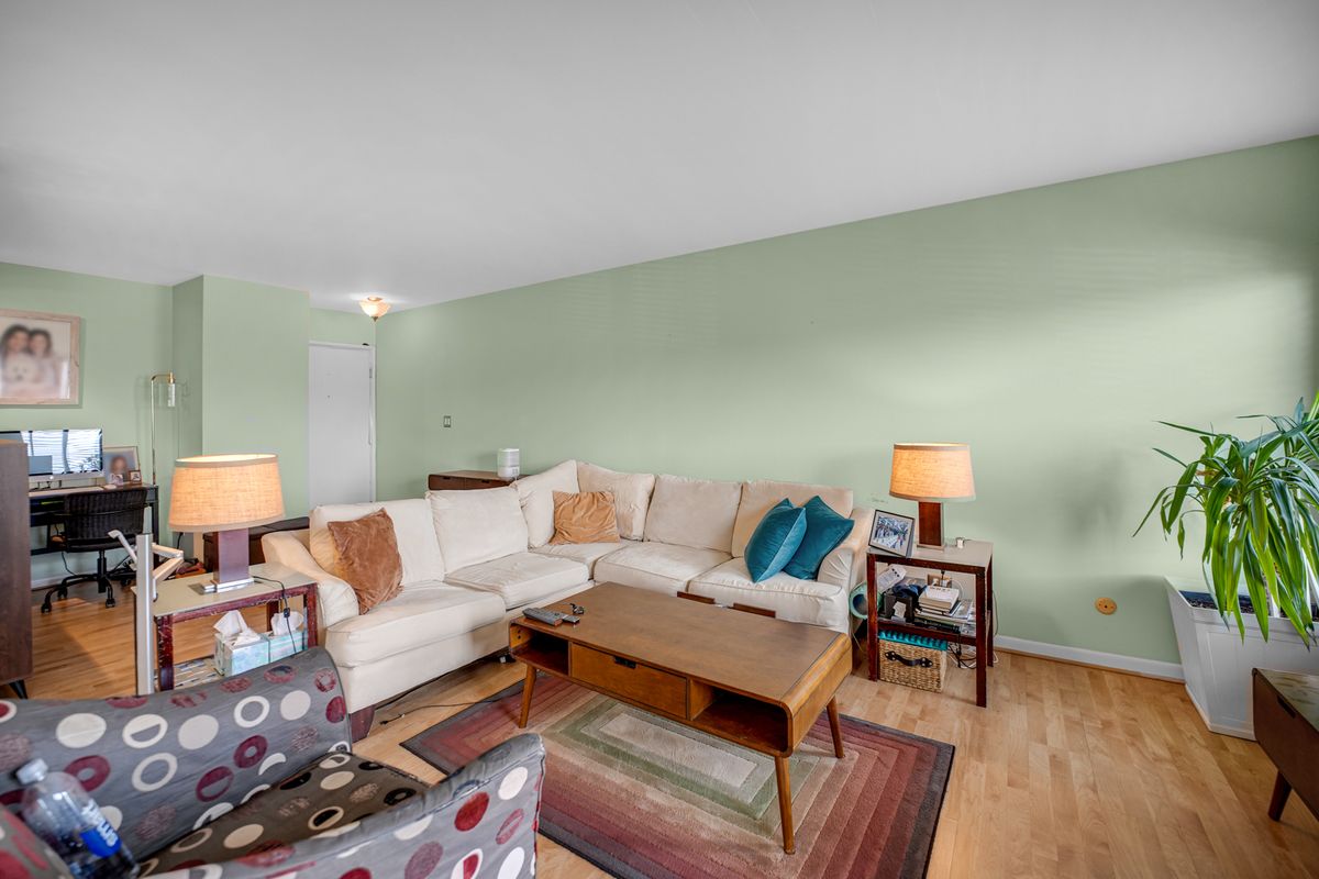 10735 W 5th Avenue #404, Countryside, IL 60525