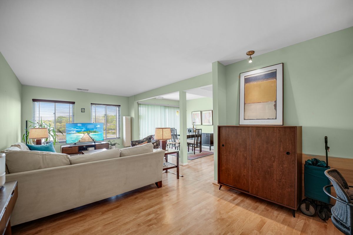 10735 W 5th Avenue #404, Countryside, IL 60525
