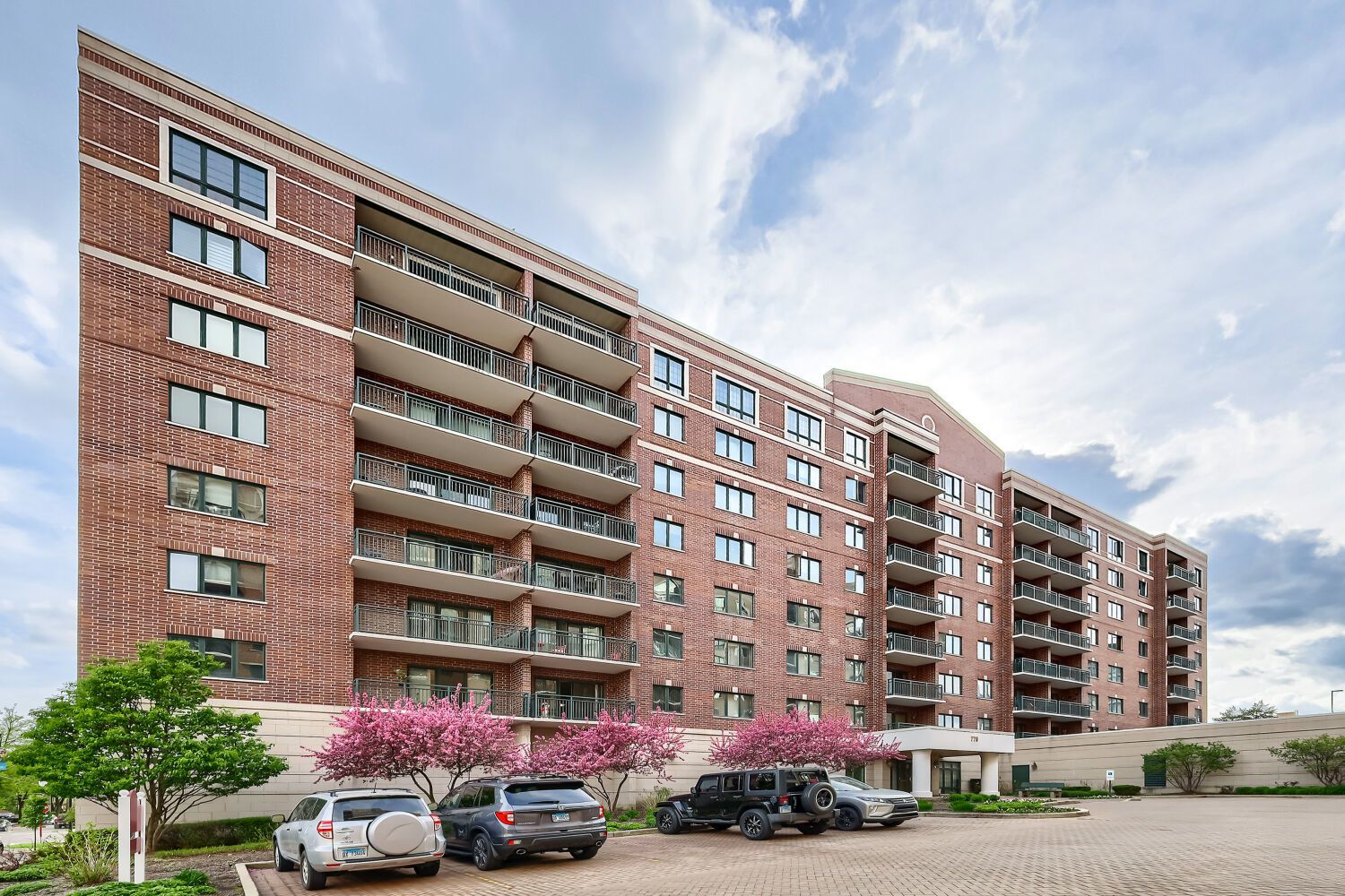 770 Pearson Street #2-505 — Des Plaines, IL 60016