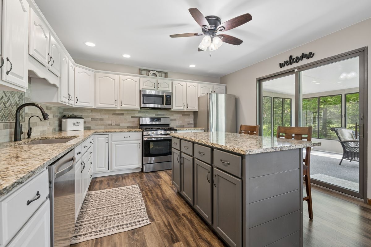 9590 Brown Road, Morris, IL 60450