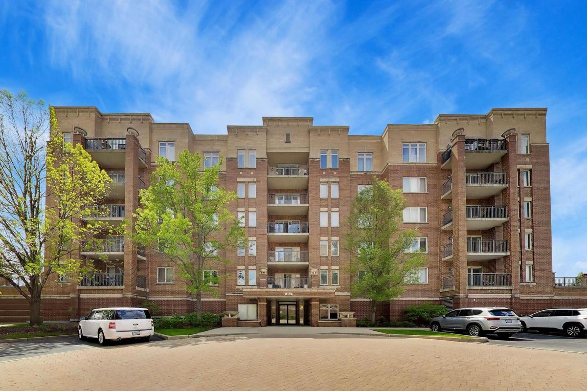 655 Perrie Drive, Elk Grove Village, IL 60007