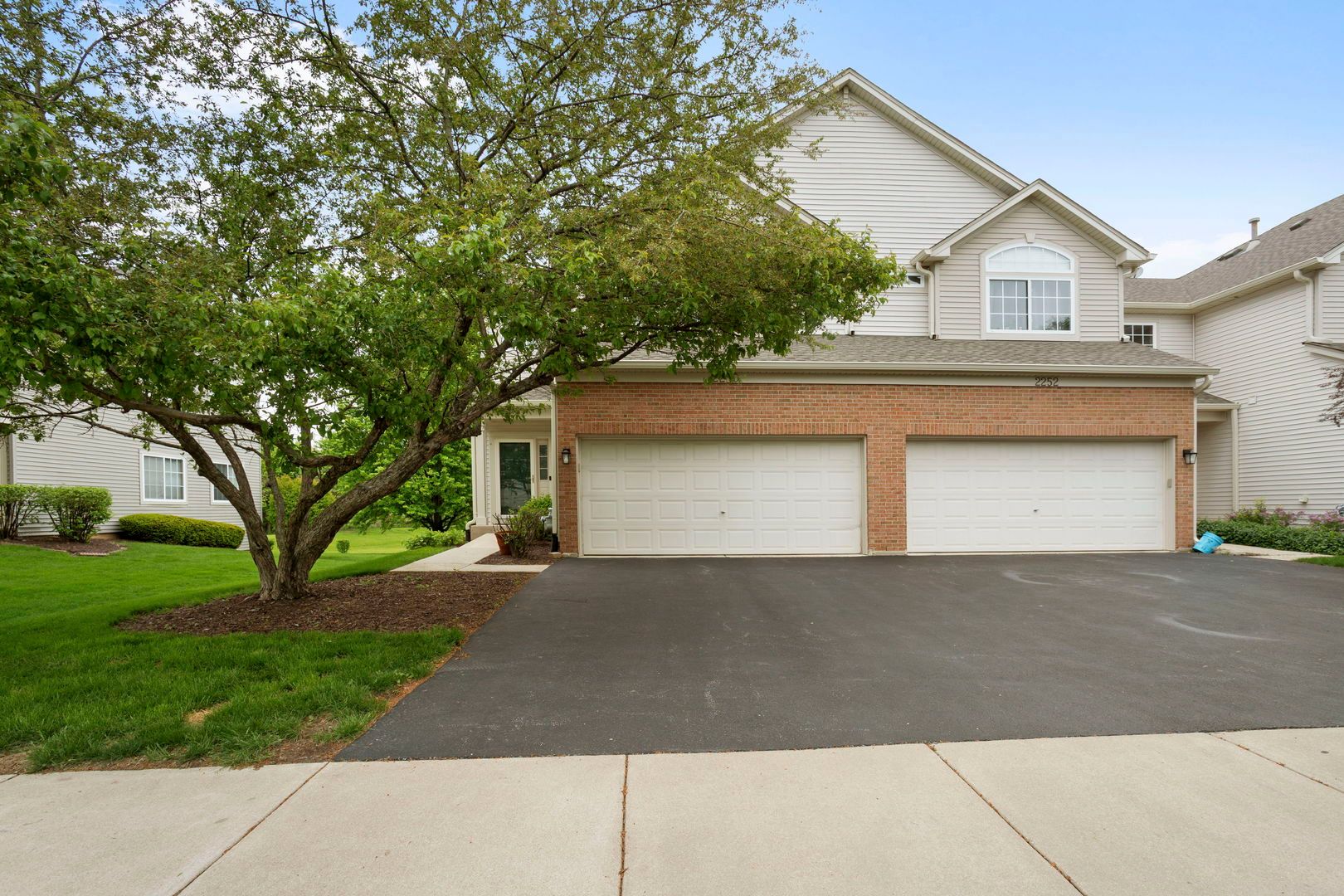 2250 STOUGHTON Drive — Aurora, IL 60502