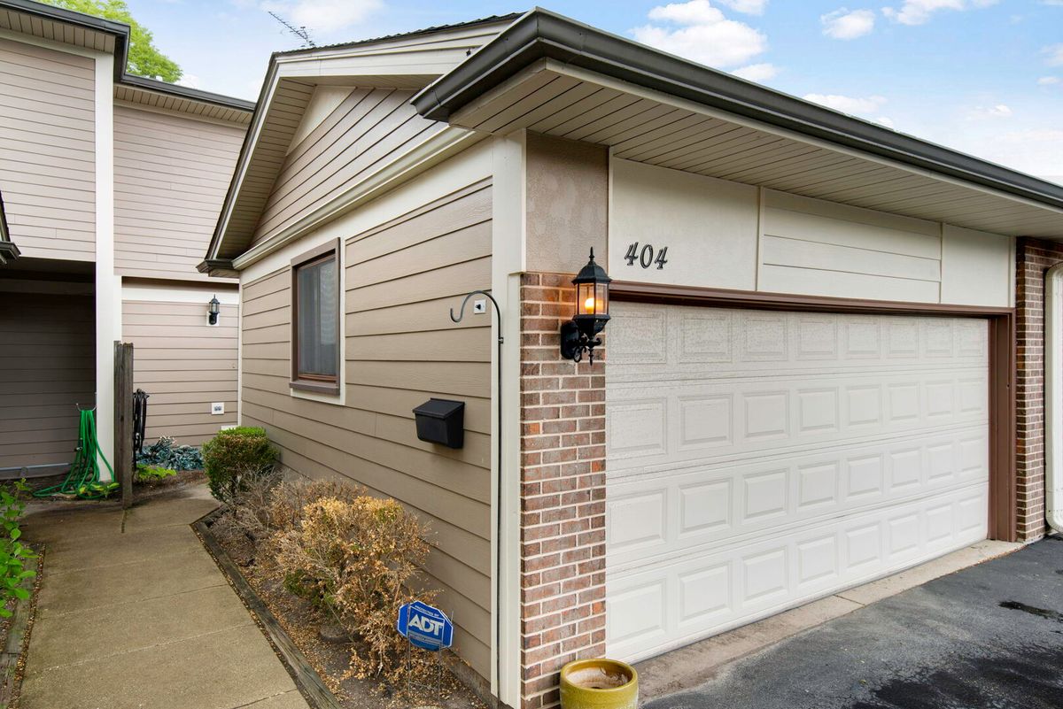 404 Bluebird Lane, Deerfield, IL 60015