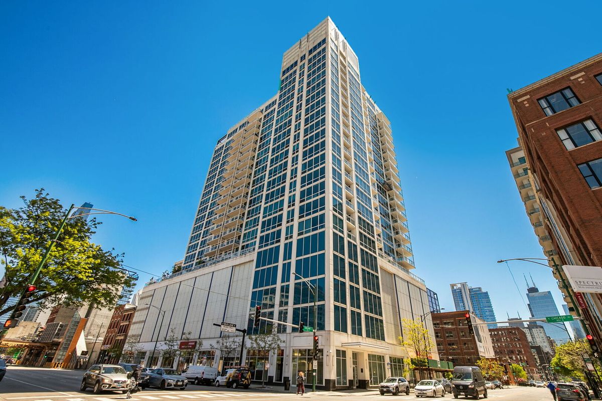 757 Orleans Street, Chicago, IL 60654