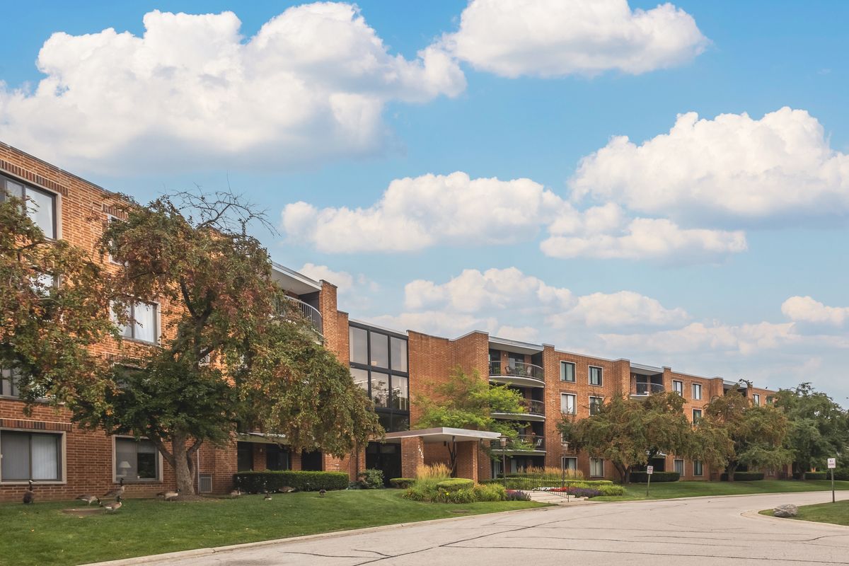 1415 Central Road, Arlington Heights, IL 60005