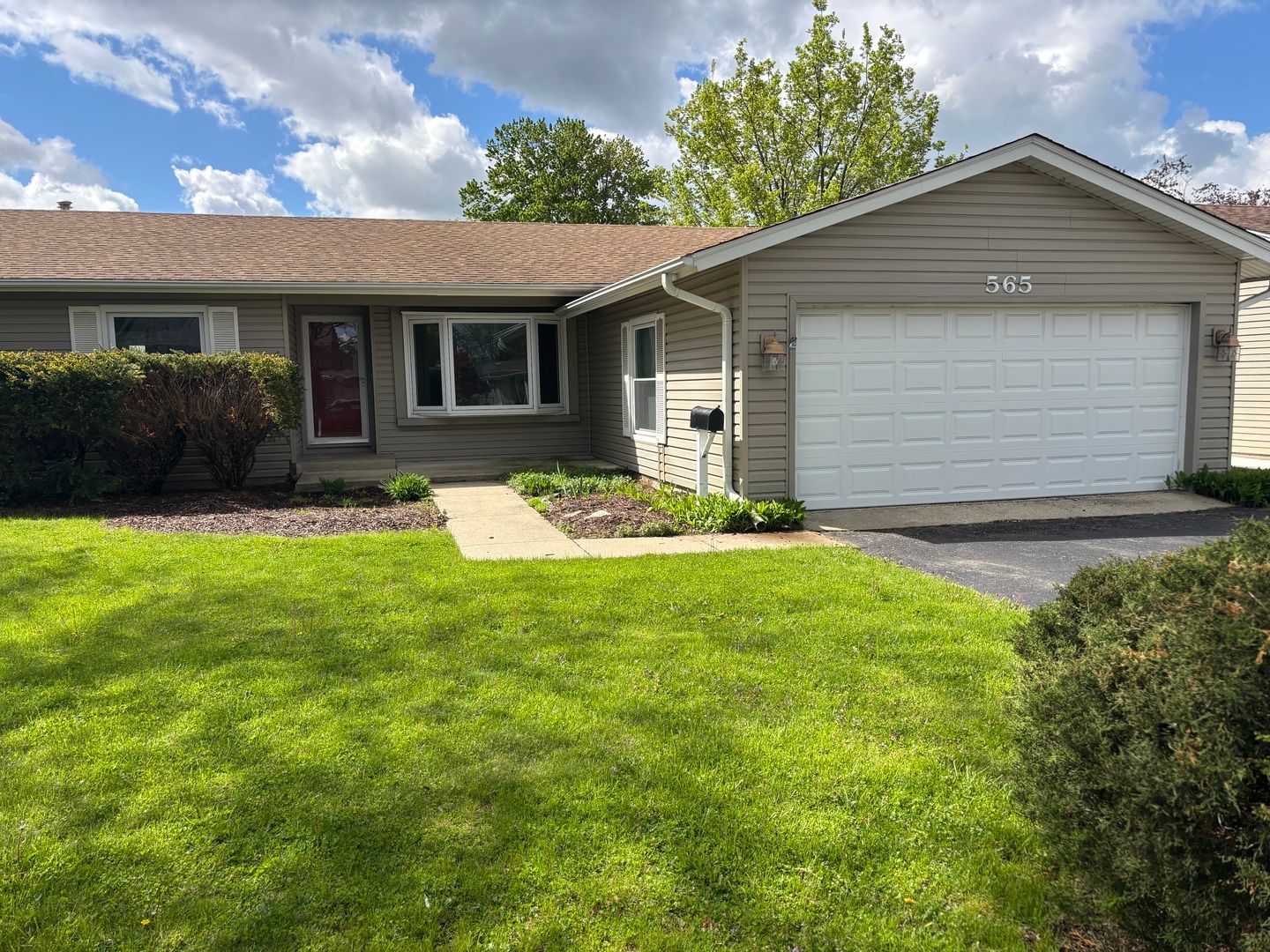 565 Gateshead Avenue S — Elk Grove Village, IL 60007