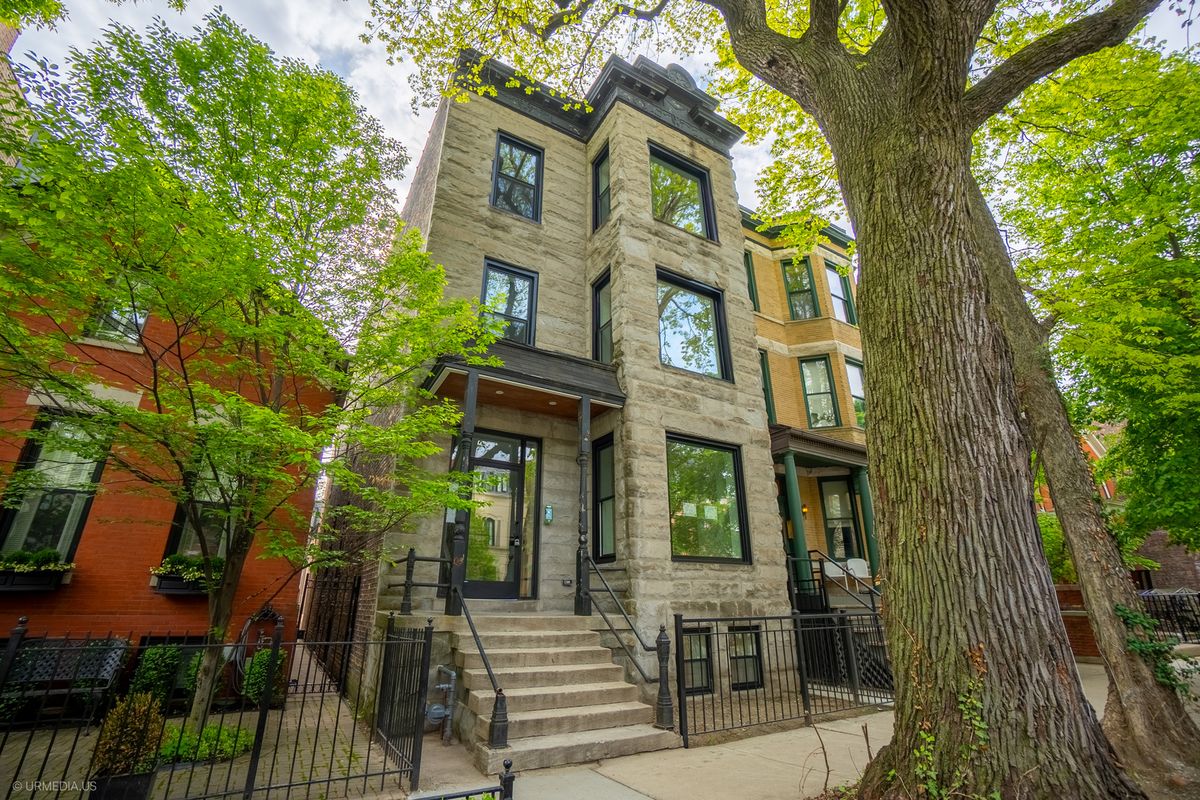 2113 Kennmore Avenue, Chicago, IL 60614