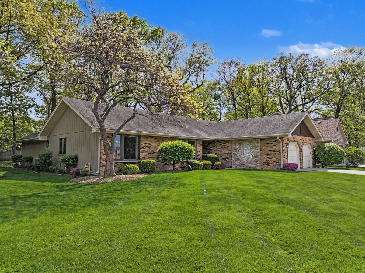 384 E Montrose Avenue, Wood Dale, IL 60191