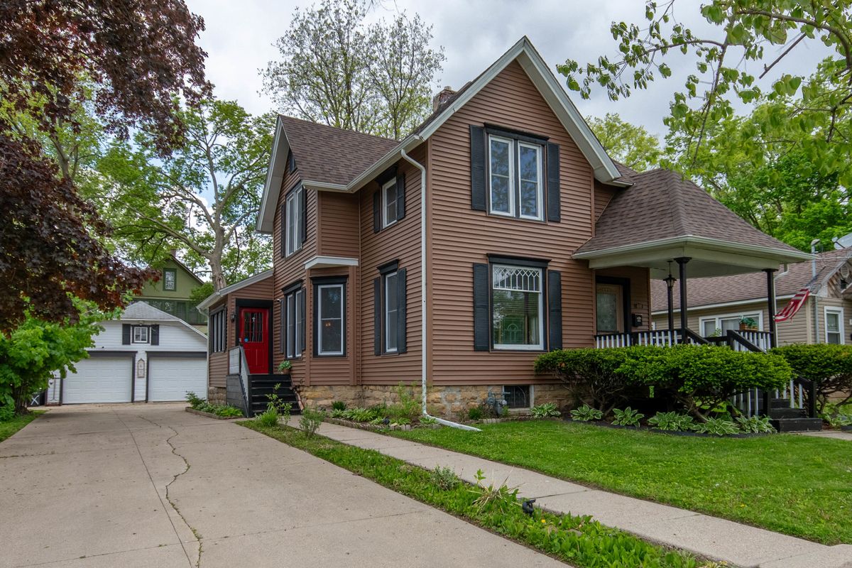 400 2nd Street, Oregon, IL 61061