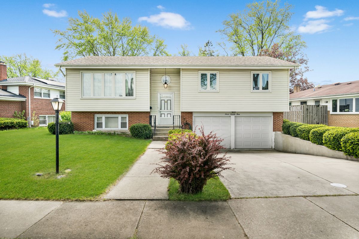 773 Madelyn Drive, Des Plaines, IL 60016