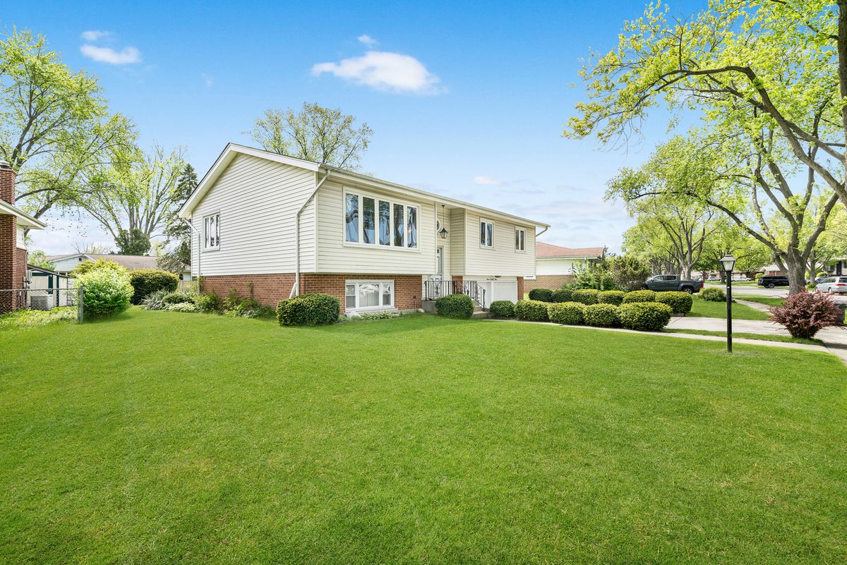773 Madelyn Drive, Des Plaines, IL 60016