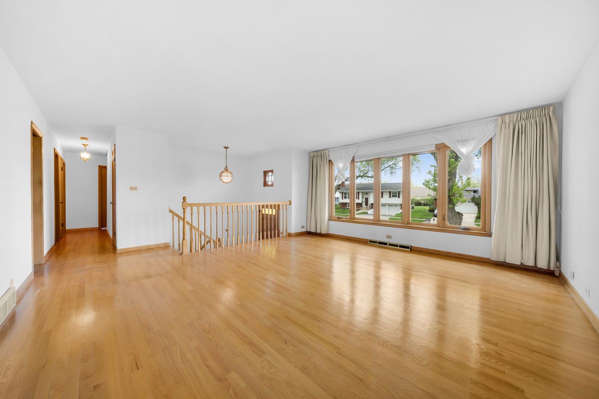 773 Madelyn Drive, Des Plaines, IL 60016