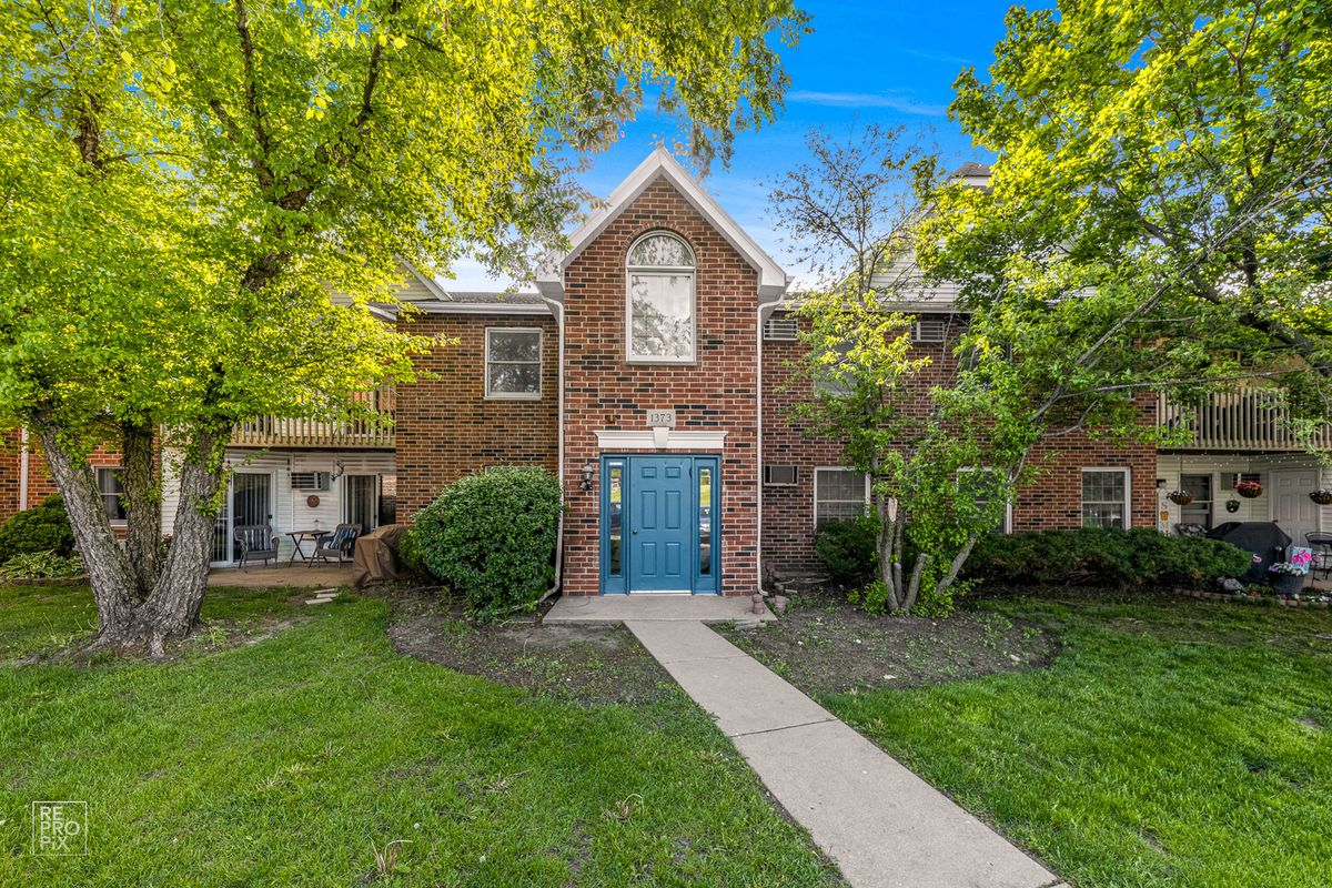 1375 CUNAT Court, Lake In The Hills, IL 60156