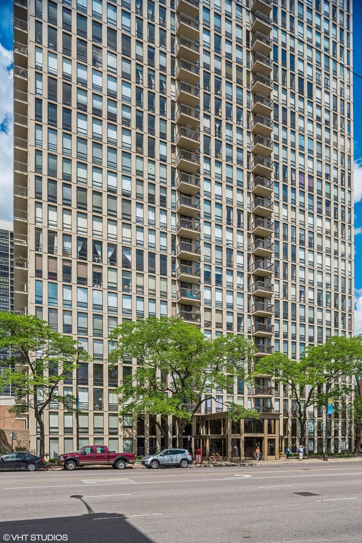 1660 LaSalle Street, Chicago, IL 60614