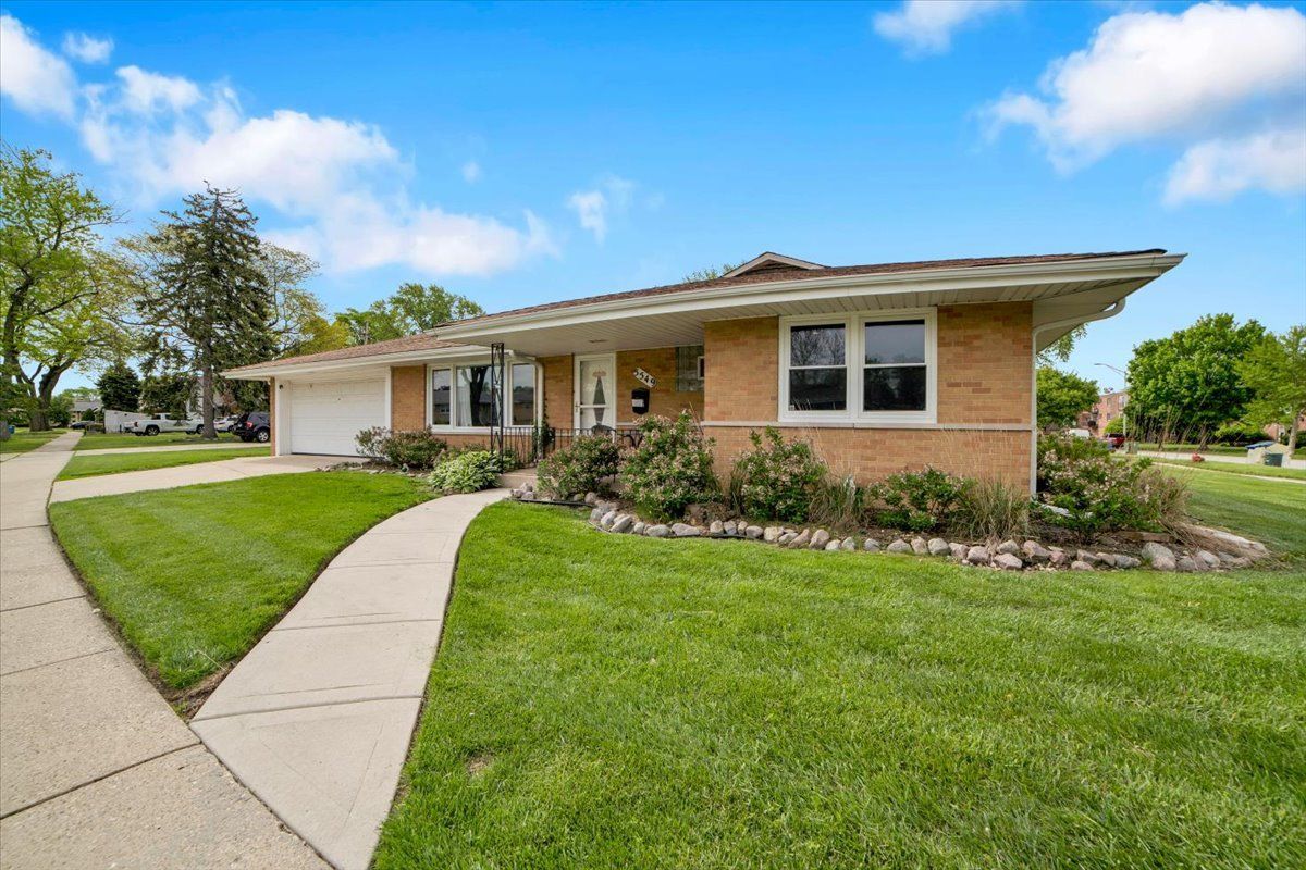5549 102nd Street, Oak Lawn, IL 60453