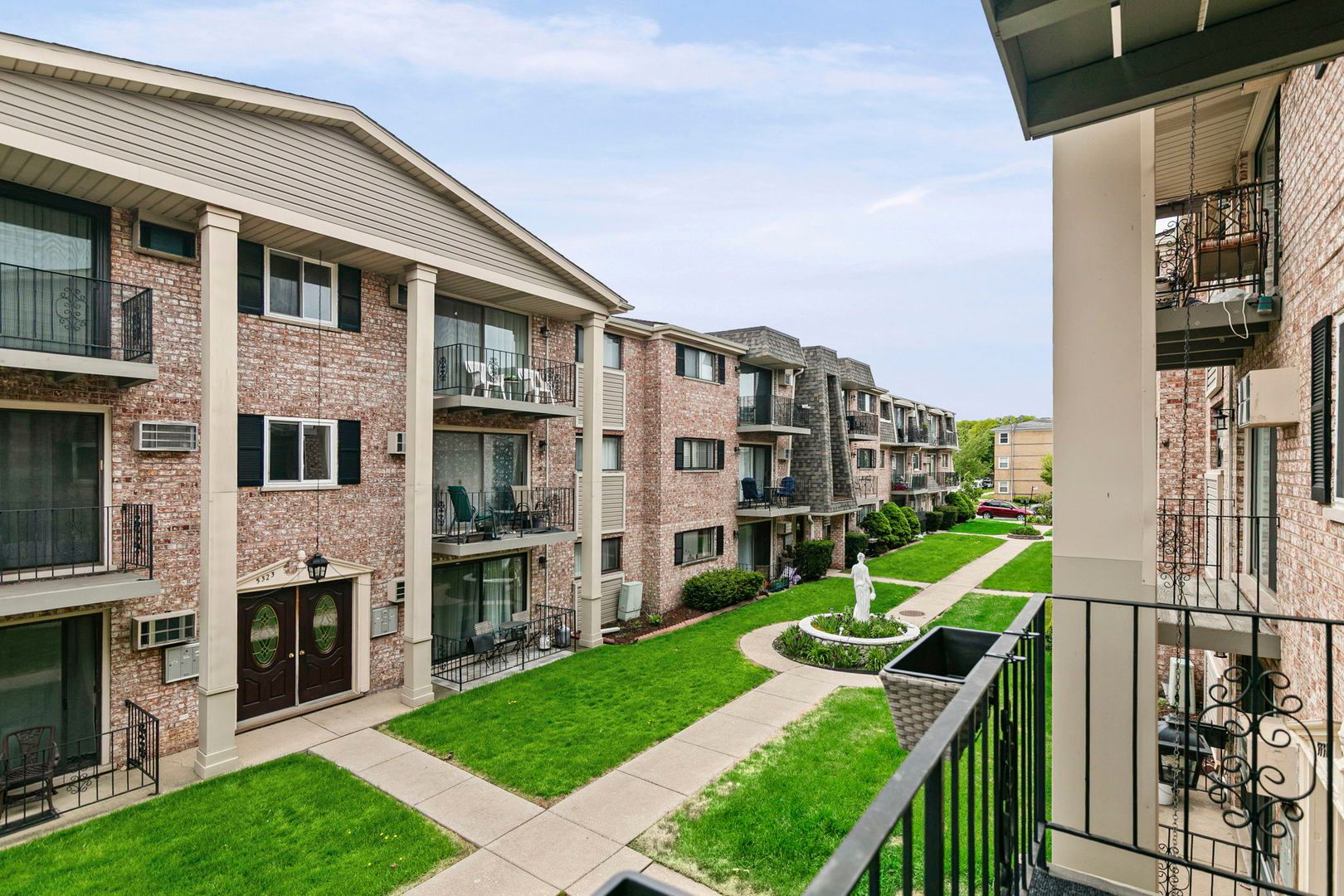 5331 N Delphia Avenue #231 — Chicago, IL 60656