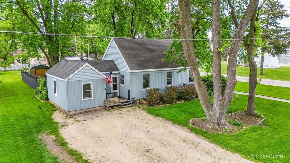 305 Maple Street, Waterman, IL 60556