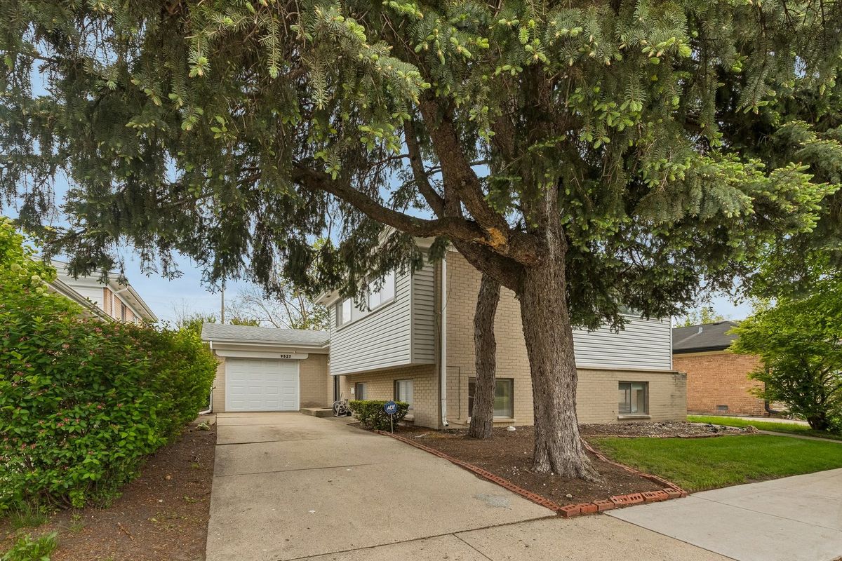 9337 Lavergne Avenue, Skokie, IL 60077