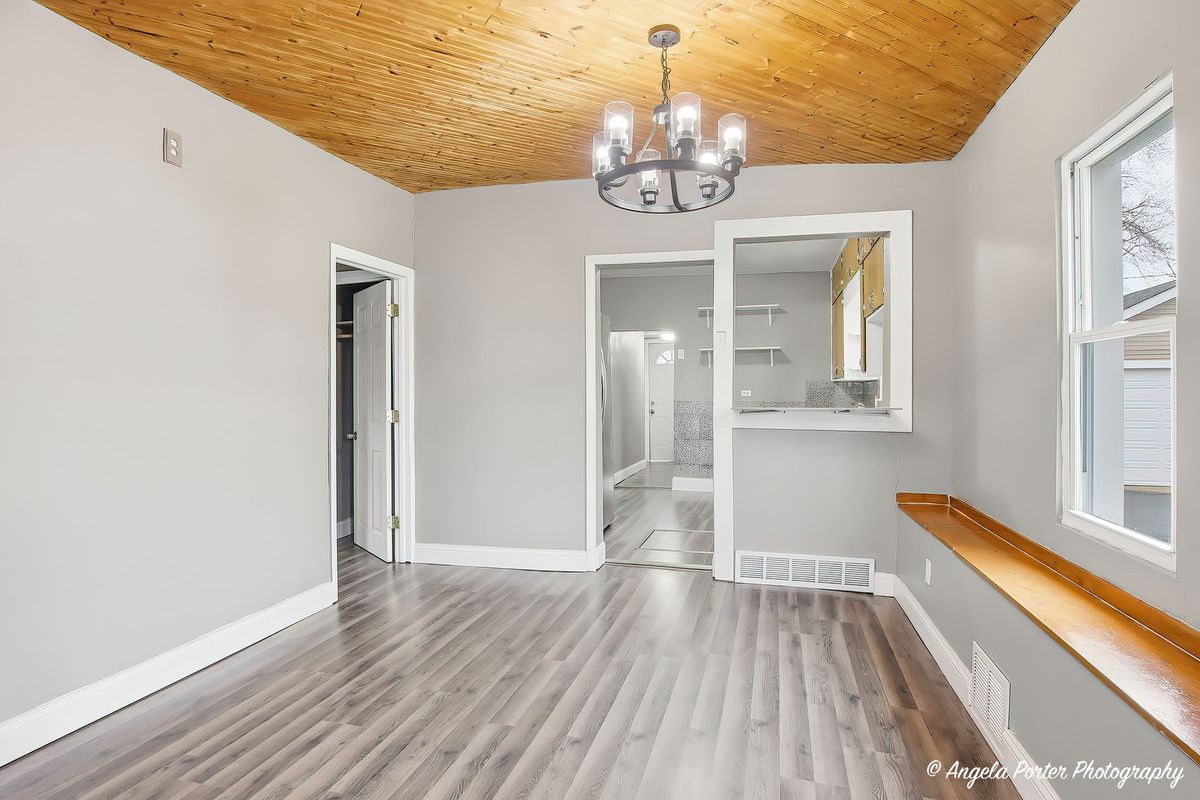 320 E WASHINGTON Street, Round Lake Park, IL 60073