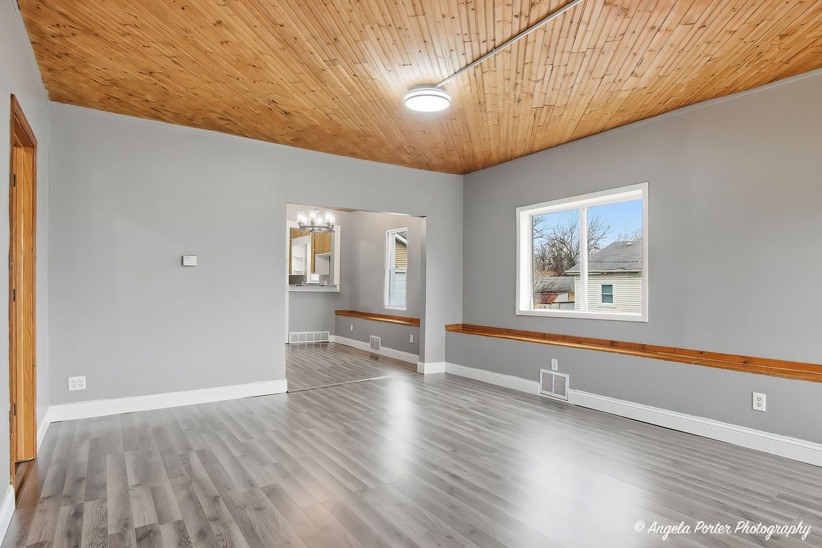 320 E WASHINGTON Street, Round Lake Park, IL 60073