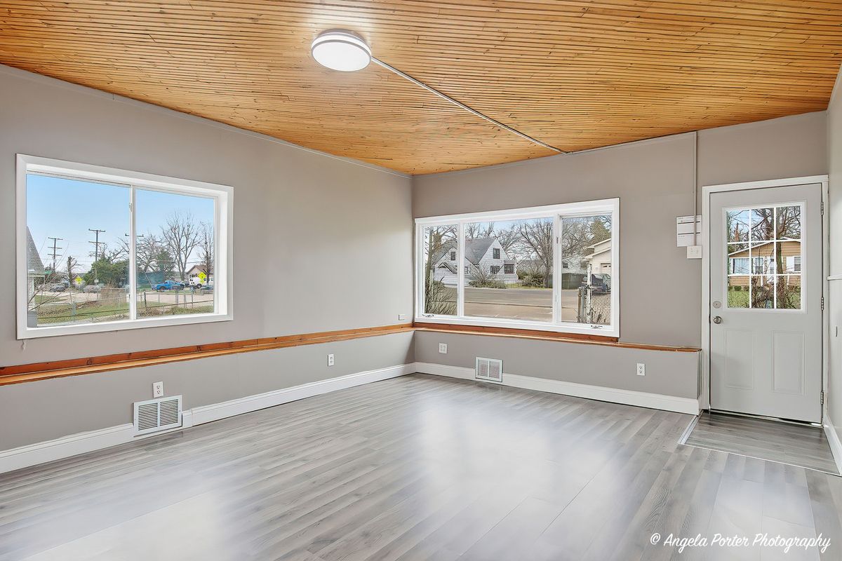 320 E WASHINGTON Street, Round Lake Park, IL 60073