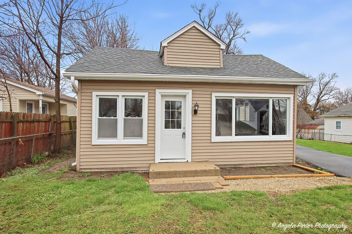 320 WASHINGTON Street, Round Lake Park, IL 60073