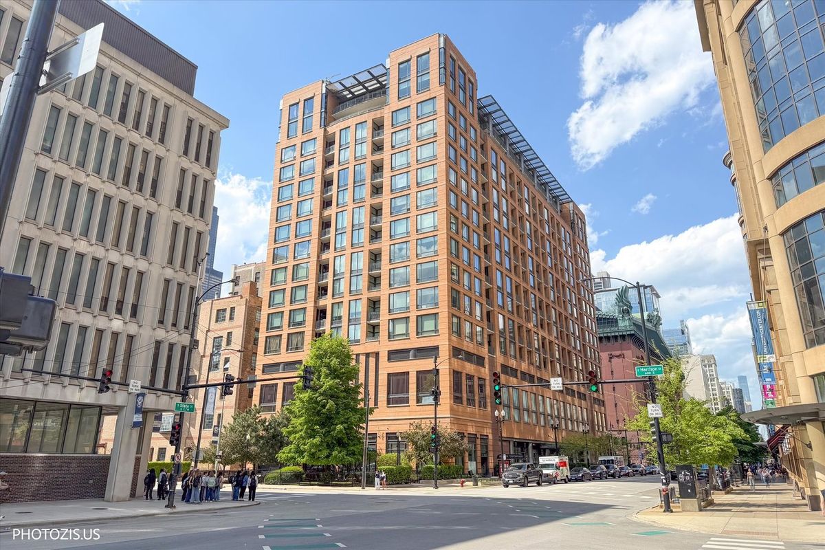 520 State Street, Chicago, IL 60605