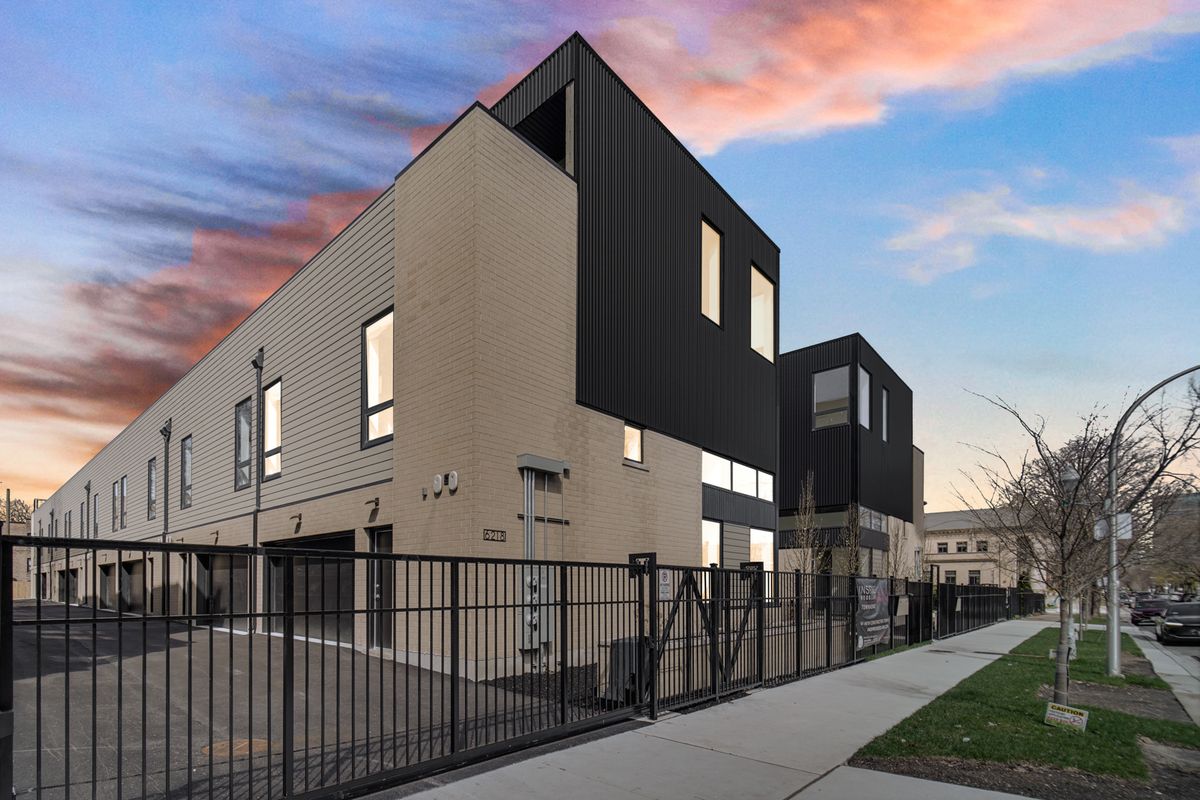 6218 Woodlawn Avenue, Chicago, IL 60637