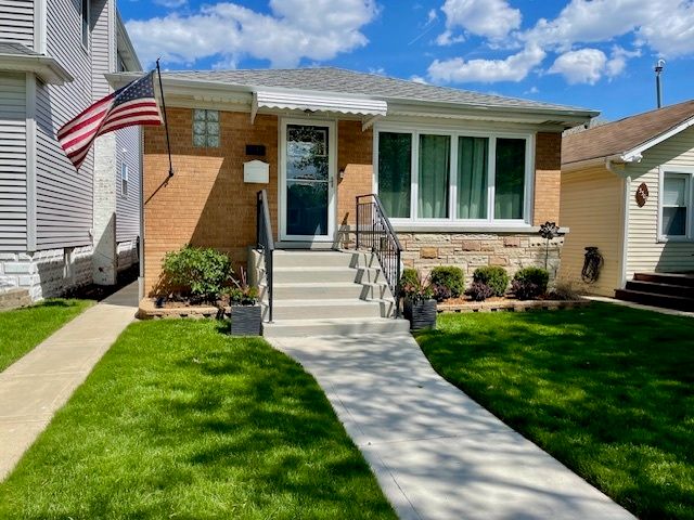 5511 Neenah Avenue, Chicago, IL 60656