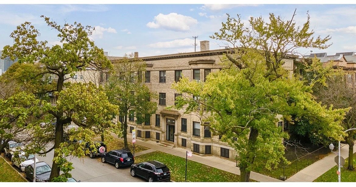 917 Waveland Avenue, Chicago, IL 60613
