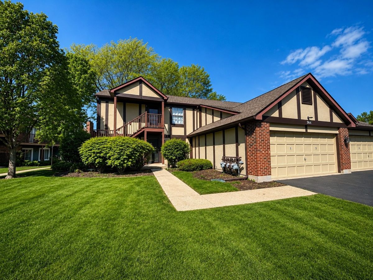 384 Sandhurst Circle, Glen Ellyn, IL 60137