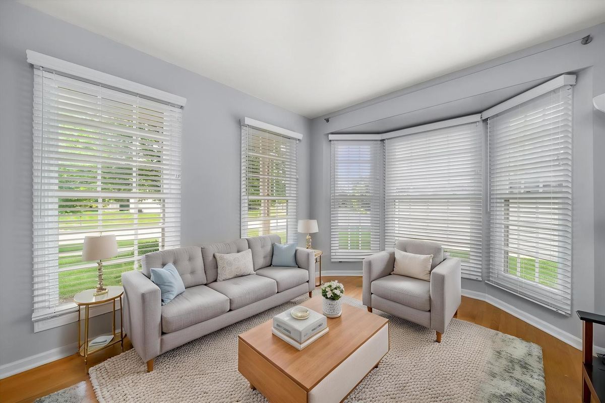 734 Lindsay Circle, North Aurora, IL 60542