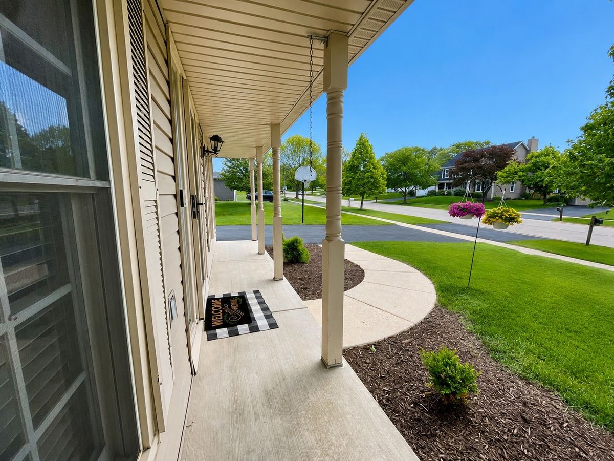 734 Lindsay Circle, North Aurora, IL 60542