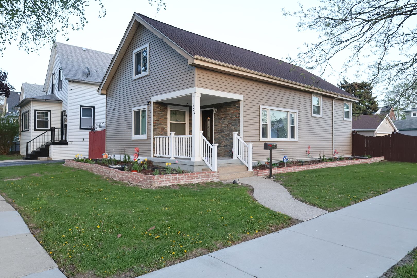 8043 Salisbury Avenue — Lyons, IL 60534