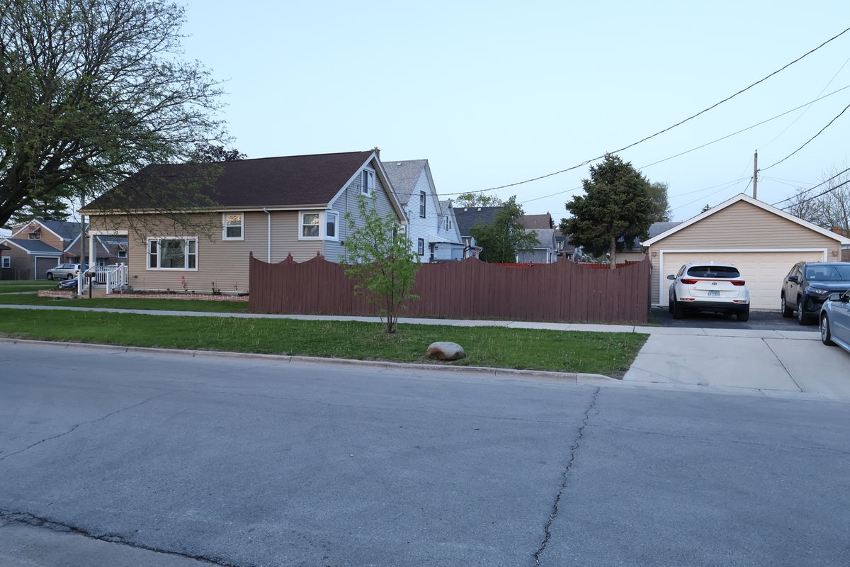 8043 Salisbury Avenue, Lyons, IL 60534