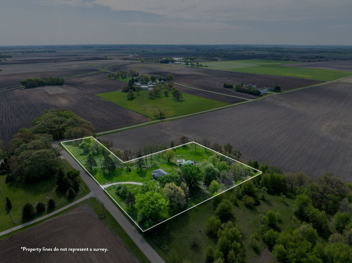 29897 N 2700th Avenue N, Tampico, IL 61283