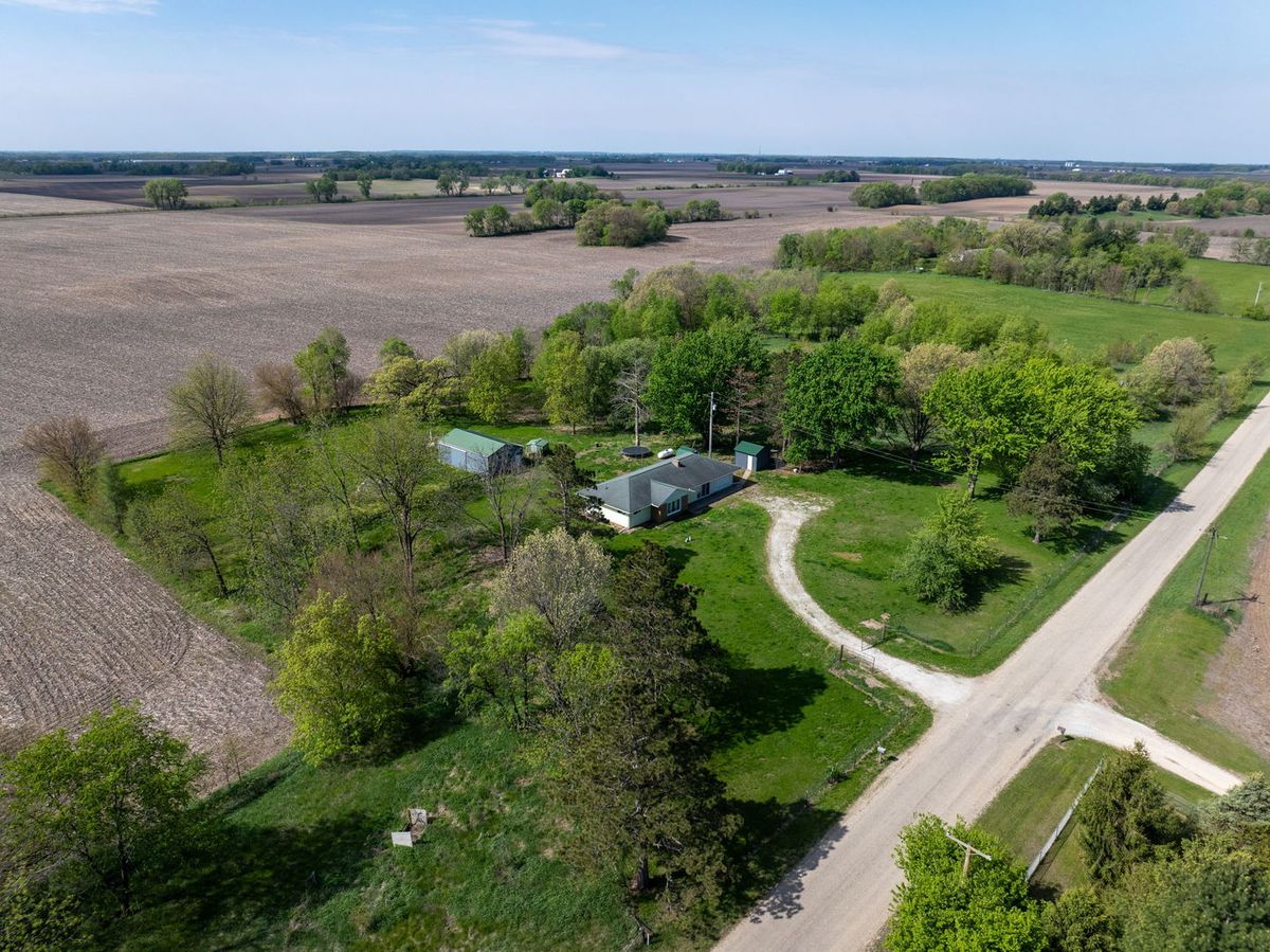 29897 2700th Avenue, Tampico, IL 61283