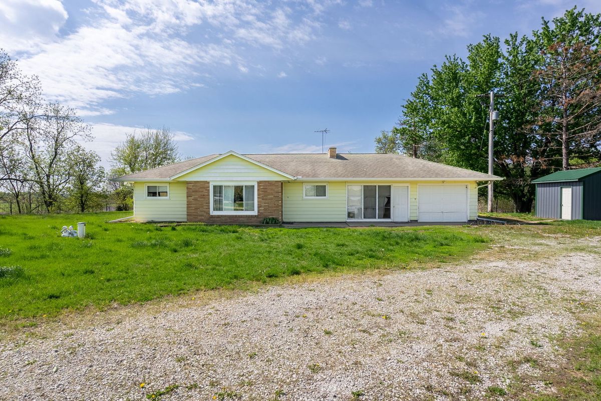 29897 N 2700th Avenue N, Tampico, IL 61283