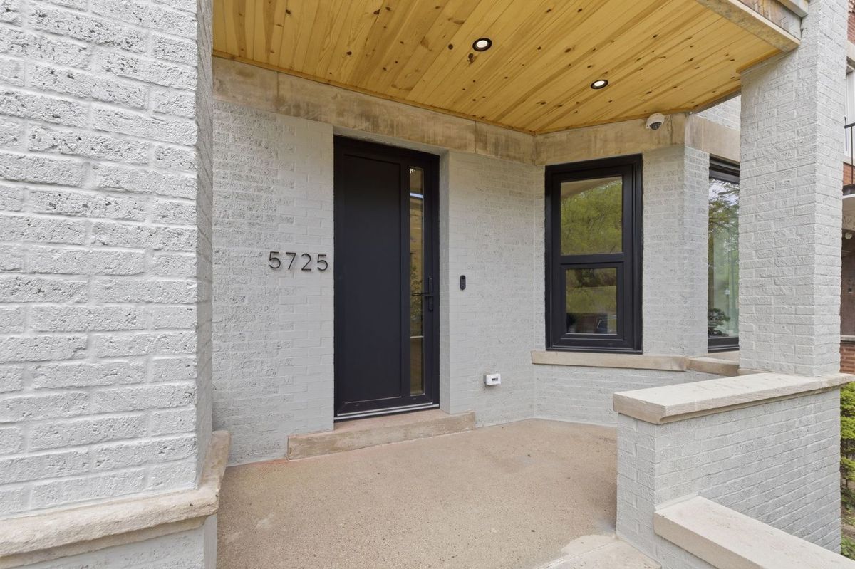 5725 Ridge Avenue, Chicago, IL 60660