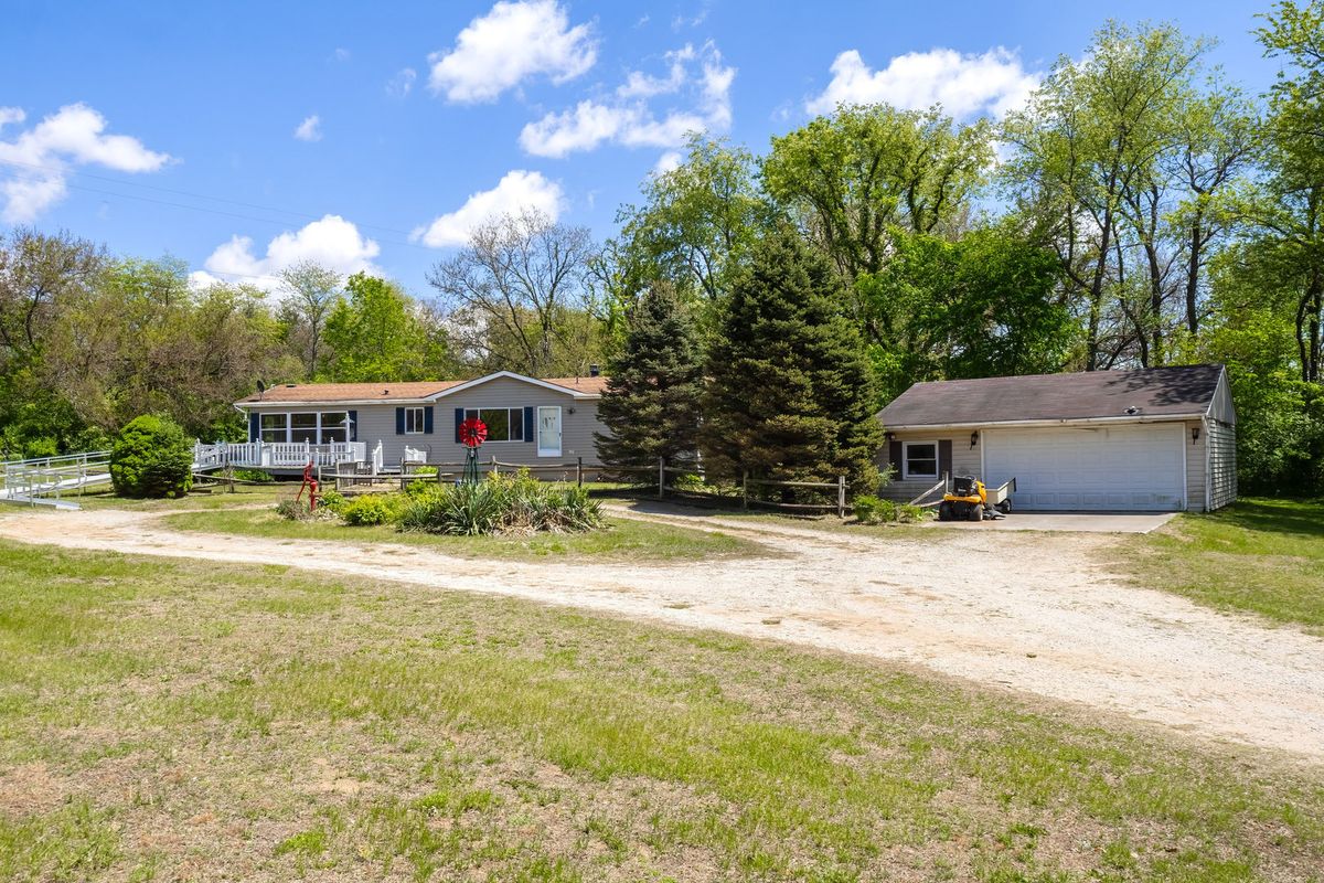 10630 Meredosia Road, Albany, IL 61230