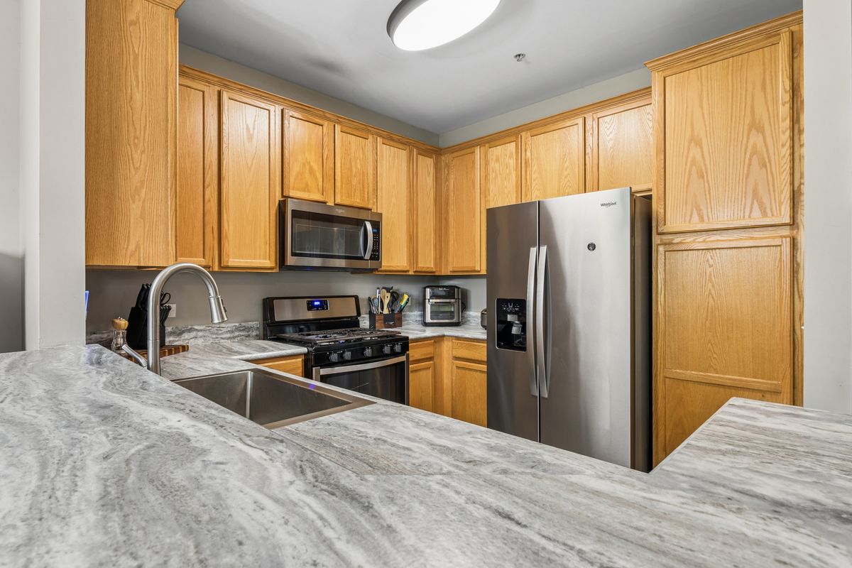 2305 Aurora Drive #8, Pingree Grove, IL 60140