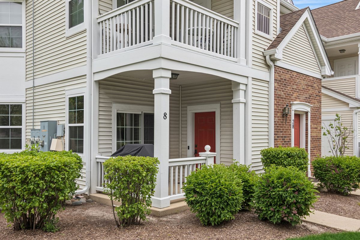 2305 Aurora Drive #8, Pingree Grove, IL 60140