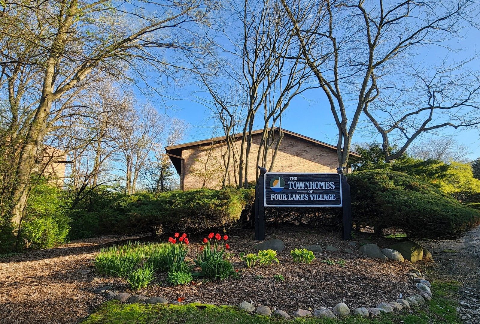 5915 Meadow Drive — Lisle, IL 60532