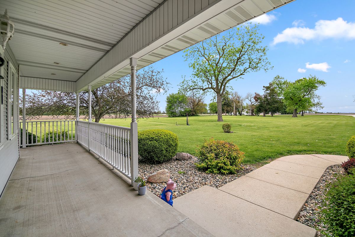 17709 W State Rte 17, Reddick, IL 60961