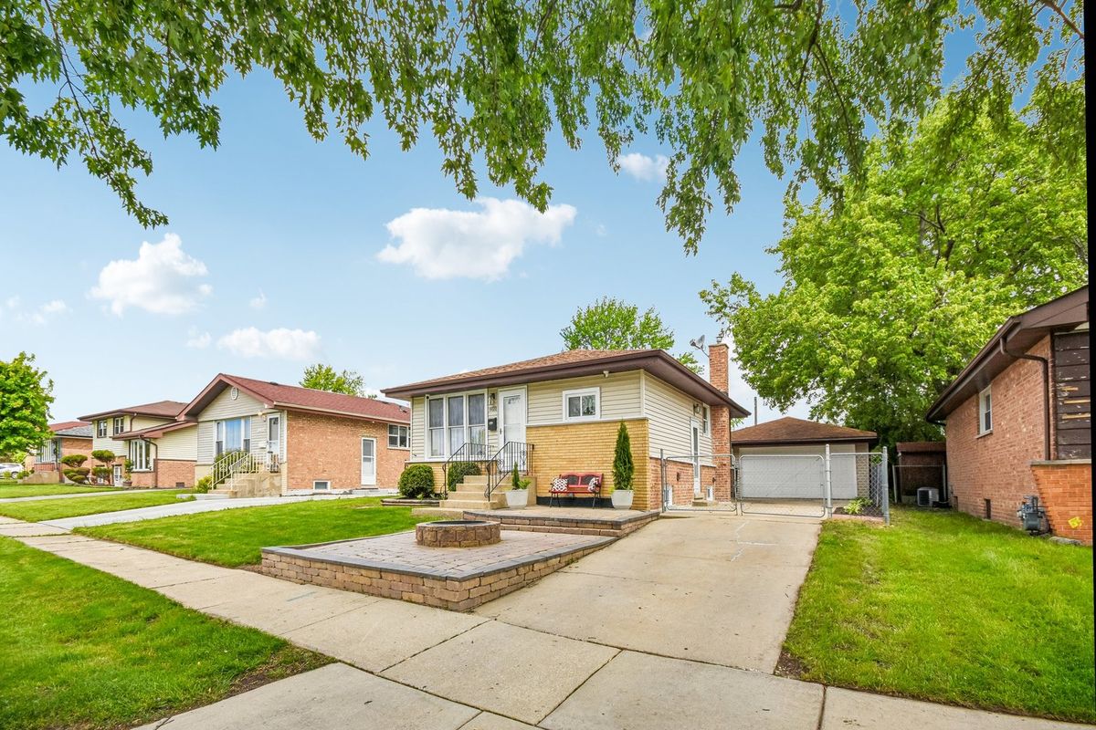 4428 Lisa Lane, Oak Forest, IL 60452